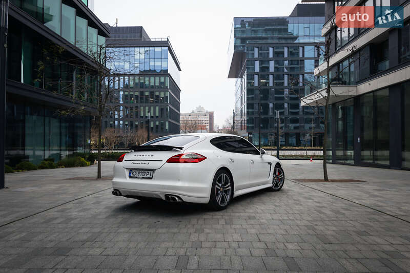 Фастбек Porsche Panamera 2011 в Києві
