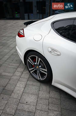 Фастбек Porsche Panamera 2011 в Києві