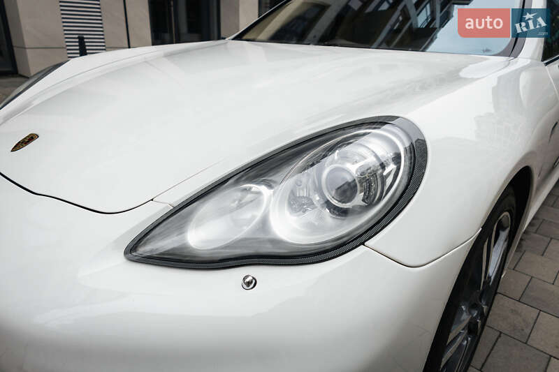 Фастбек Porsche Panamera 2011 в Києві