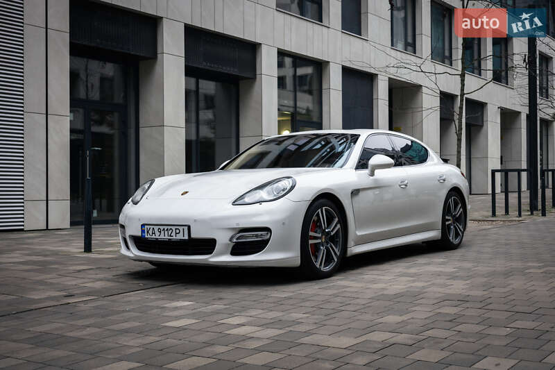 Фастбек Porsche Panamera 2011 в Києві