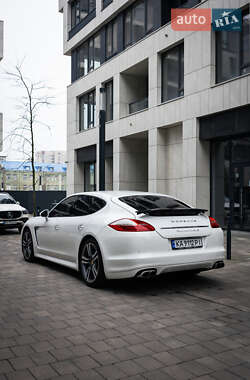 Фастбек Porsche Panamera 2011 в Києві