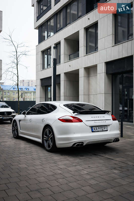 Фастбек Porsche Panamera 2011 в Києві