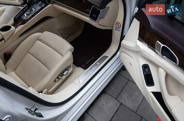 Фастбек Porsche Panamera 2011 в Києві
