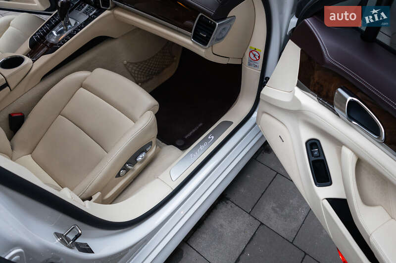 Фастбек Porsche Panamera 2011 в Києві