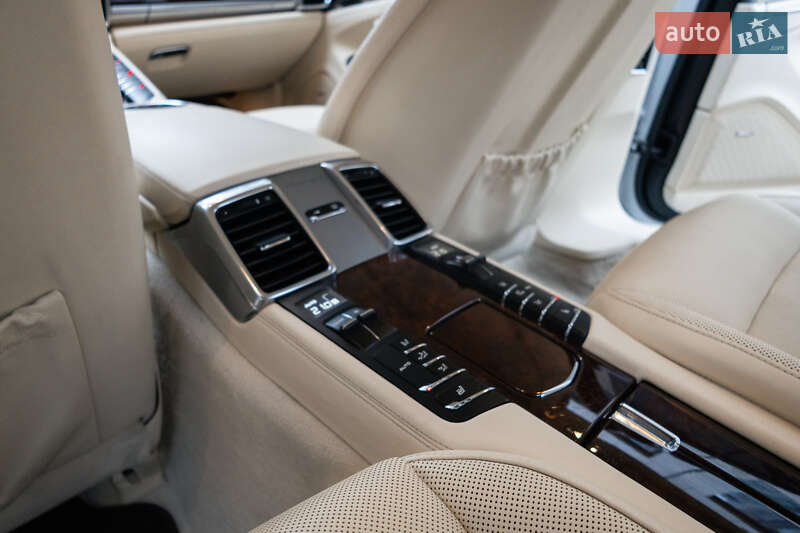 Фастбек Porsche Panamera 2011 в Києві