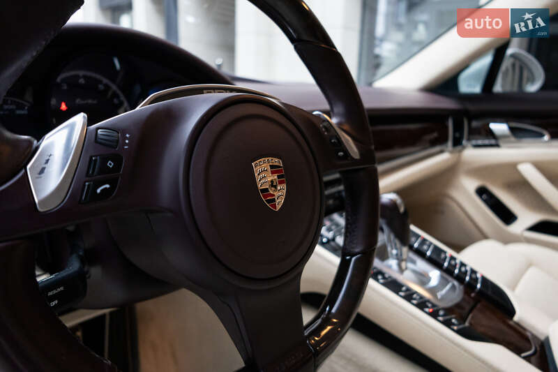 Фастбек Porsche Panamera 2011 в Києві