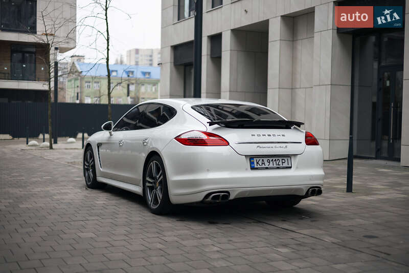 Фастбек Porsche Panamera 2011 в Києві