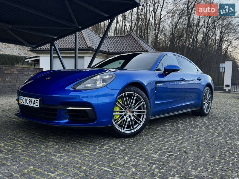 Фастбек Porsche Panamera 2018 в Тернополі