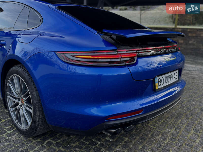Фастбек Porsche Panamera 2018 в Тернополі
