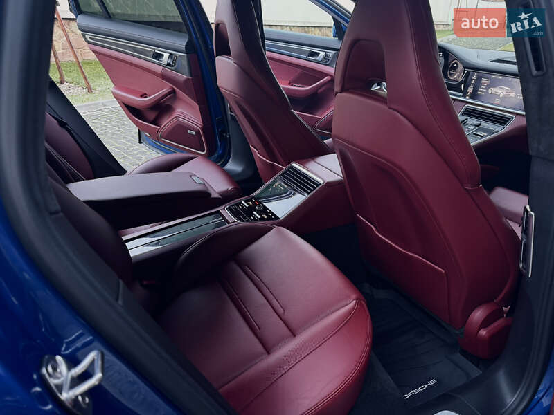 Фастбек Porsche Panamera 2018 в Тернополі