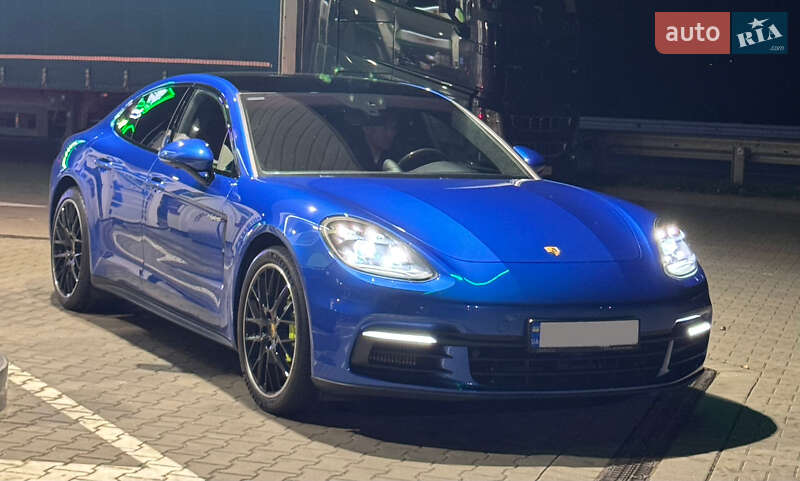 Фастбек Porsche Panamera 2018 в Тернополі