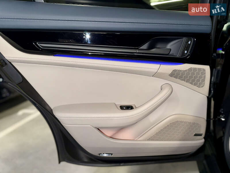 Фастбэк Porsche Panamera 2023 в Киеве