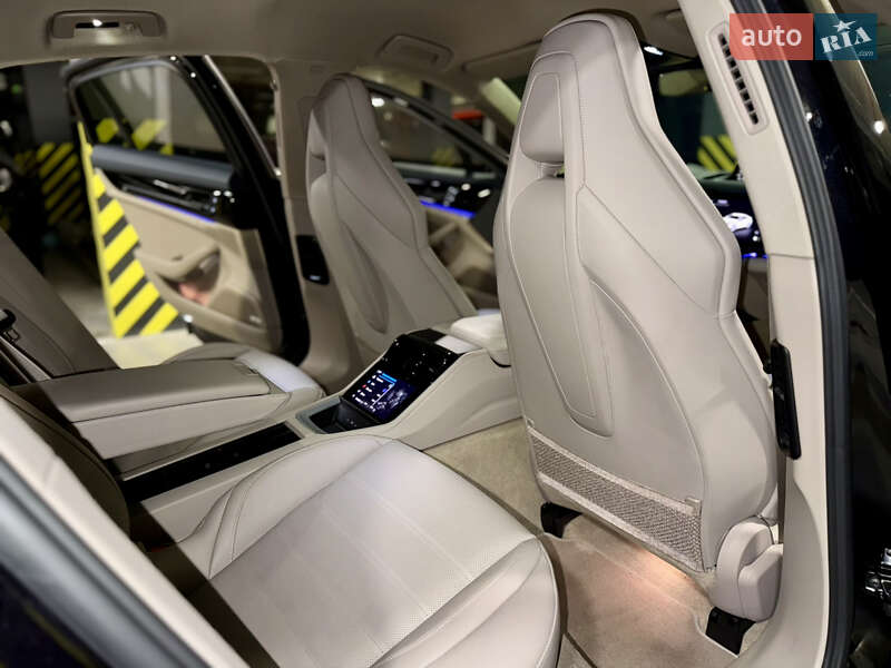 Фастбэк Porsche Panamera 2023 в Киеве