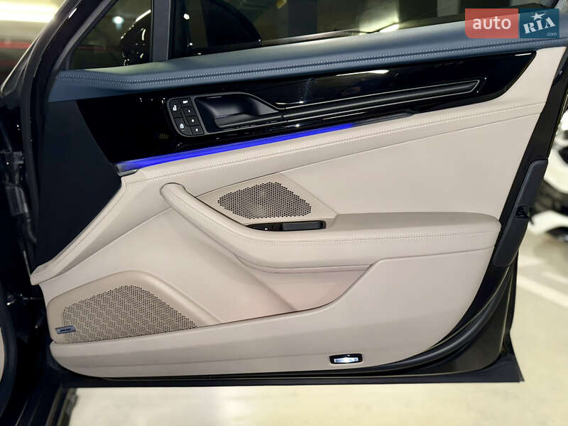 Фастбэк Porsche Panamera 2023 в Киеве