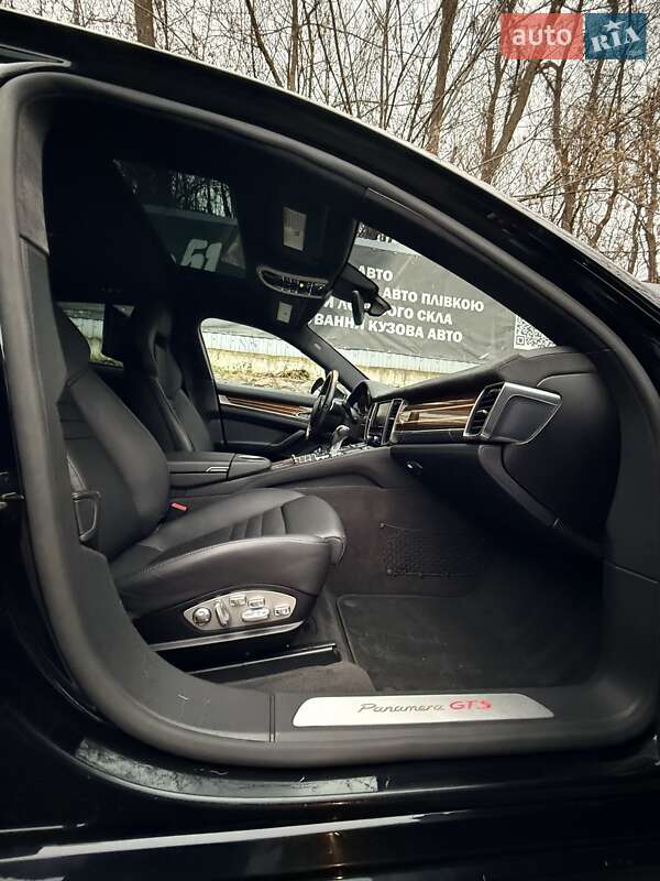 Фастбек Porsche Panamera 2016 в Києві