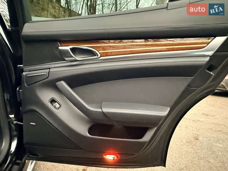 Фастбек Porsche Panamera 2016 в Києві