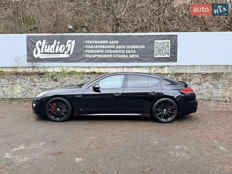 Фастбек Porsche Panamera 2016 в Києві