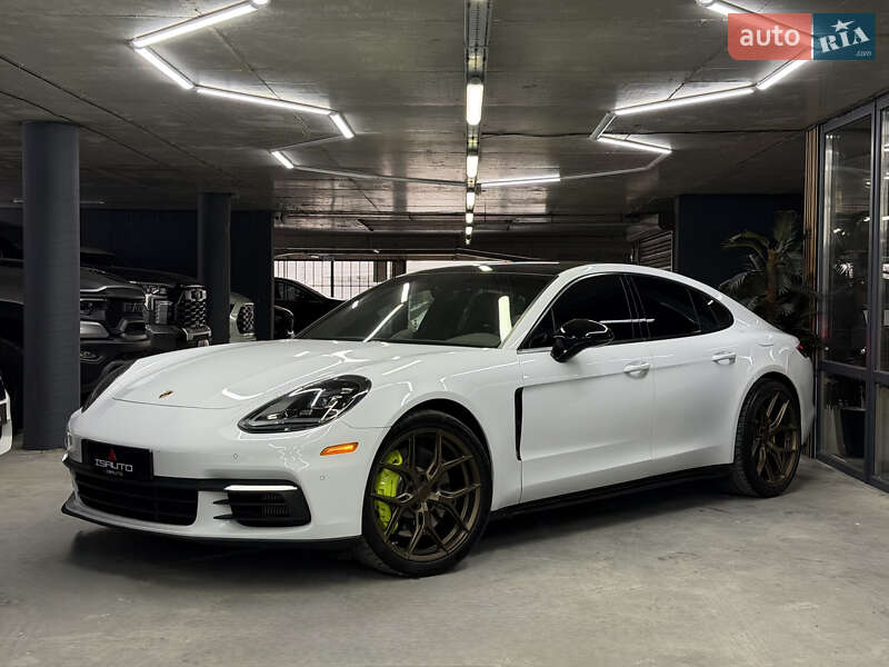 Фастбек Porsche Panamera 2017 в Одесі