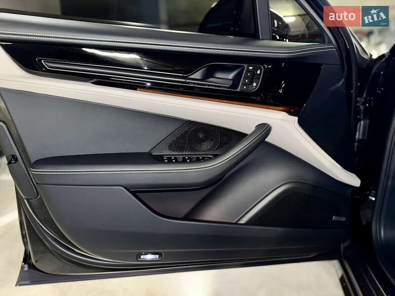 Фастбэк Porsche Panamera 2024 в Киеве