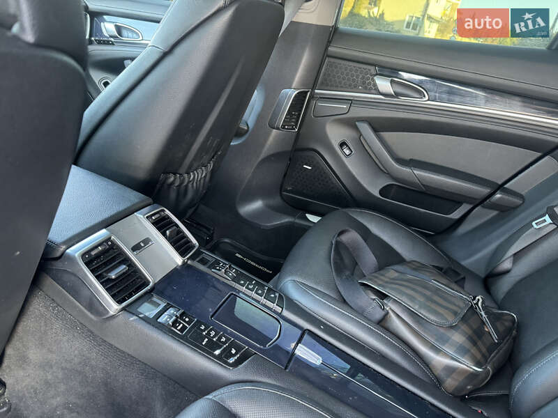 Фастбэк Porsche Panamera 2013 в Киеве
