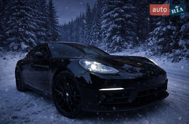 Фастбек Porsche Panamera 2022 в Києві
