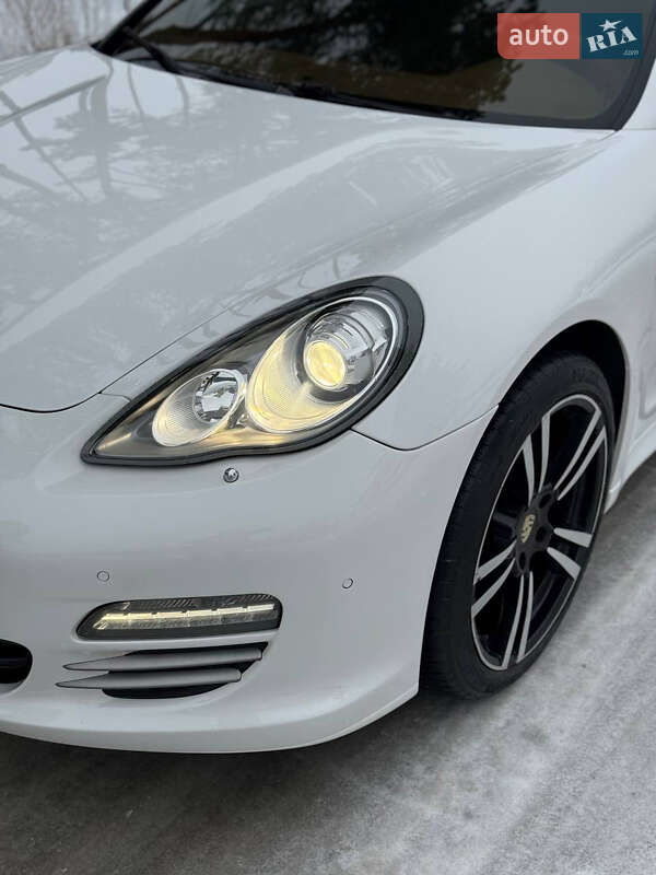 Фастбэк Porsche Panamera 2010 в Киеве