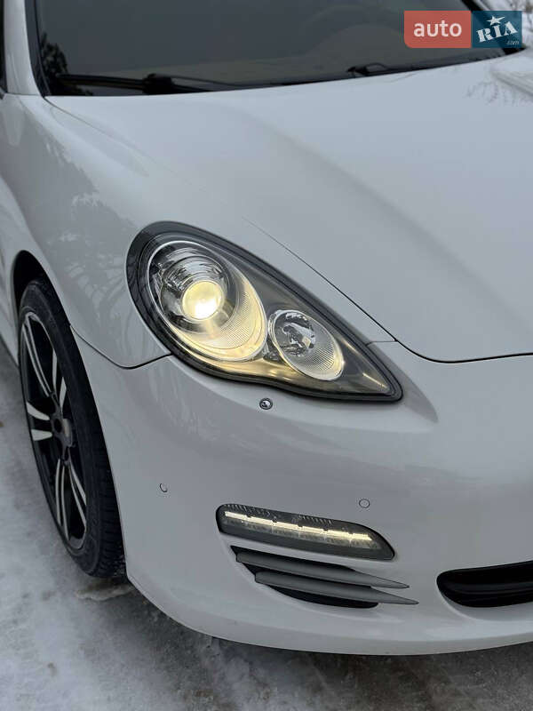 Фастбэк Porsche Panamera 2010 в Киеве