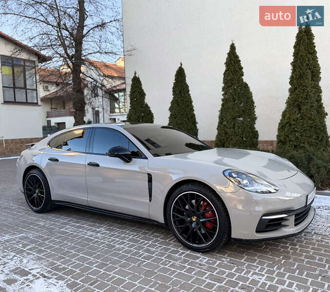 Фастбэк Porsche Panamera 2017 в Одессе