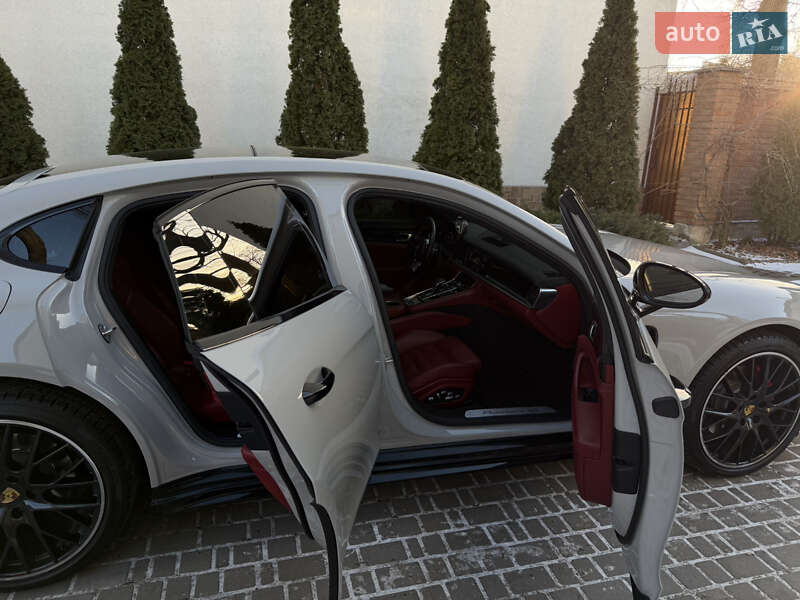 Фастбэк Porsche Panamera 2017 в Одессе