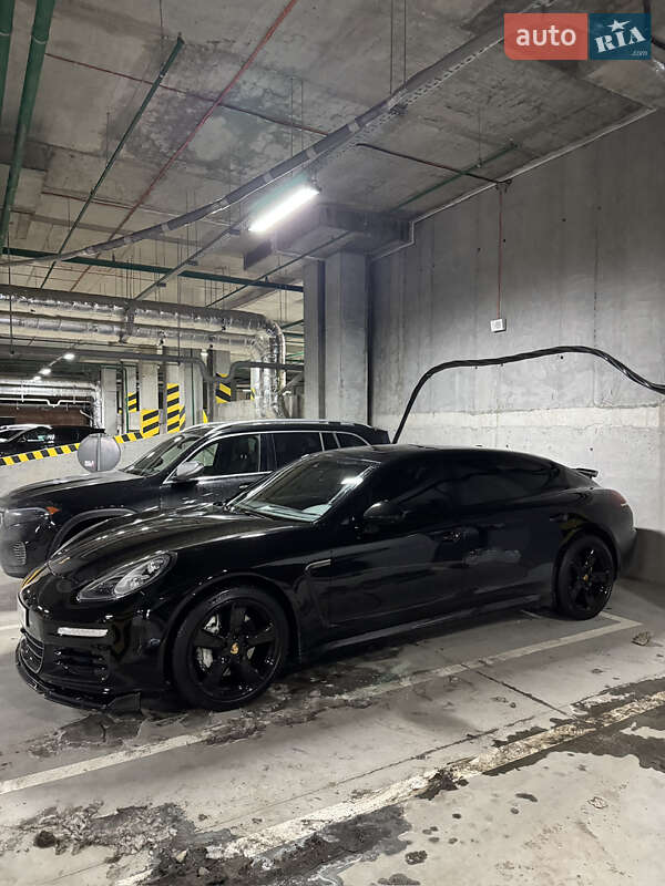 Фастбэк Porsche Panamera 2013 в Киеве