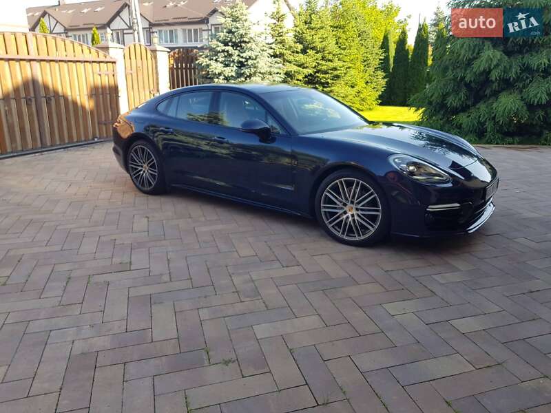 Фастбэк Porsche Panamera 2017 в Киеве