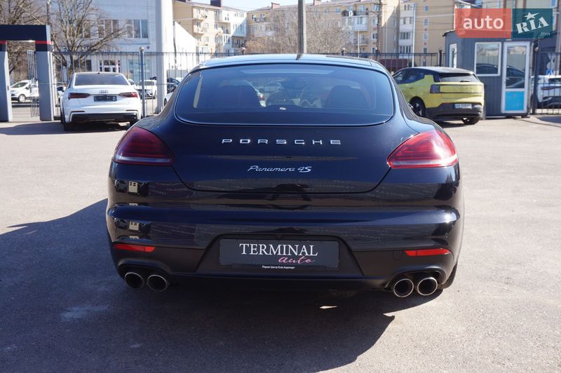 Фастбэк Porsche Panamera 2013 в Одессе