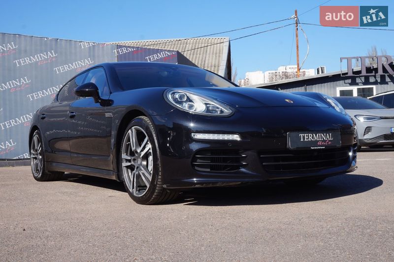 Фастбэк Porsche Panamera 2013 в Одессе