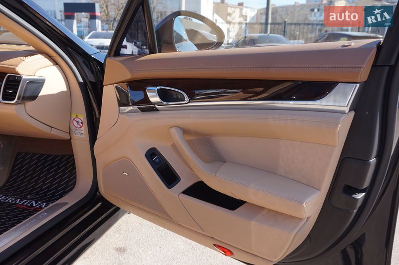 Фастбэк Porsche Panamera 2013 в Одессе