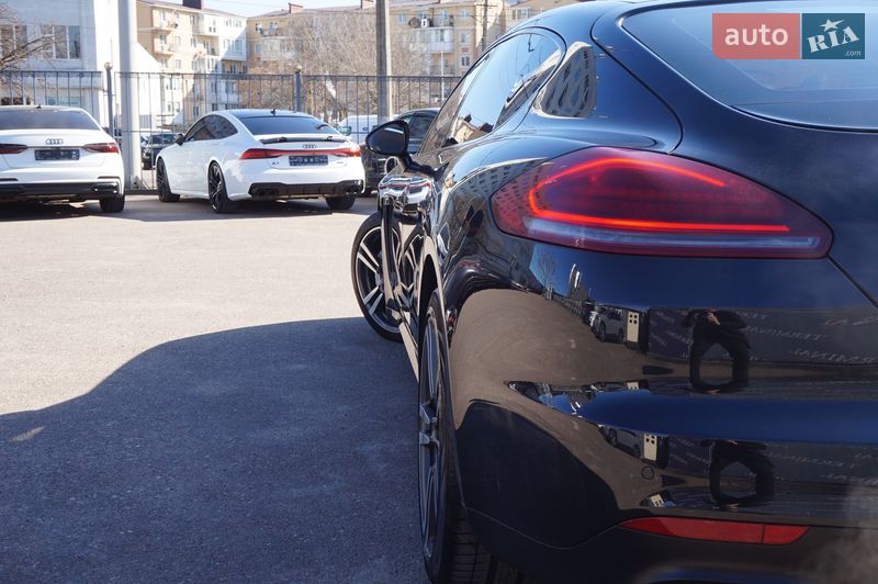 Фастбэк Porsche Panamera 2013 в Одессе