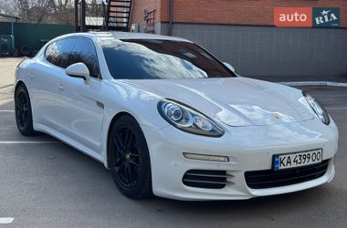 Фастбек Porsche Panamera 2013 в Києві