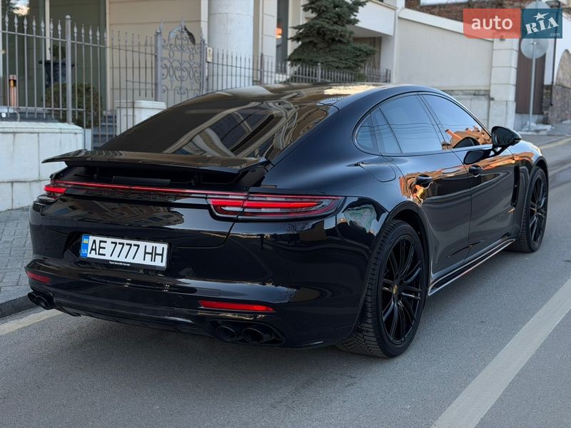 Фастбэк Porsche Panamera 2017 в Киеве