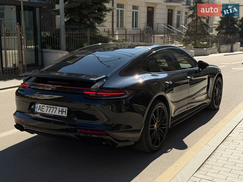 Фастбэк Porsche Panamera 2017 в Киеве