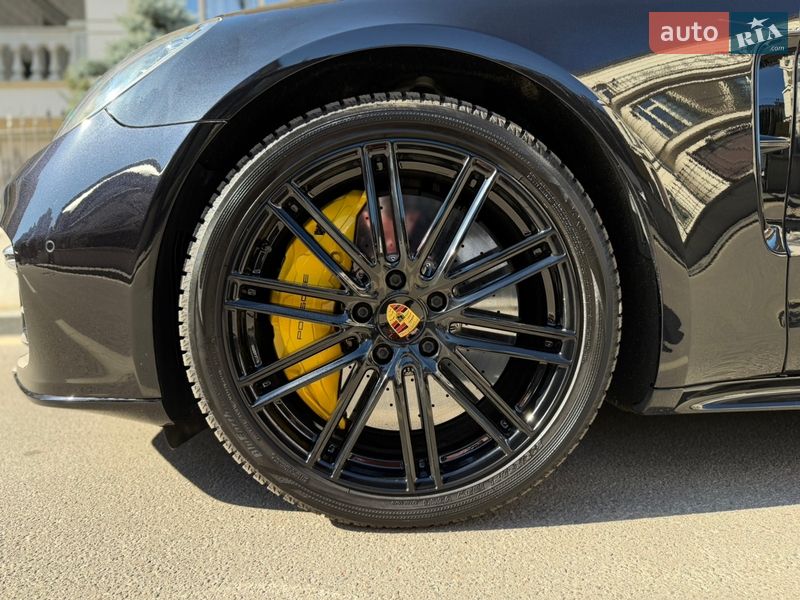 Фастбэк Porsche Panamera 2017 в Киеве