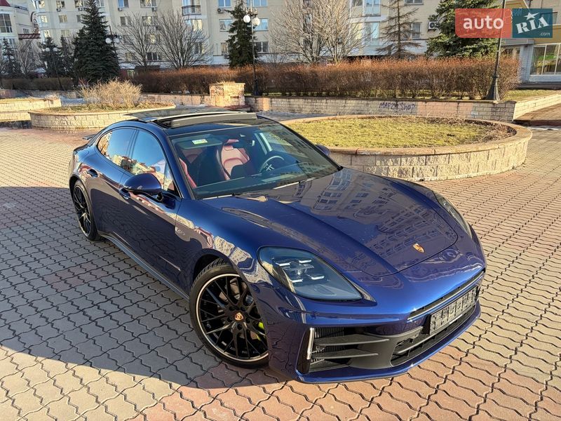 Фастбэк Porsche Panamera 2024 в Киеве