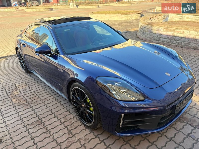 Фастбэк Porsche Panamera 2024 в Киеве
