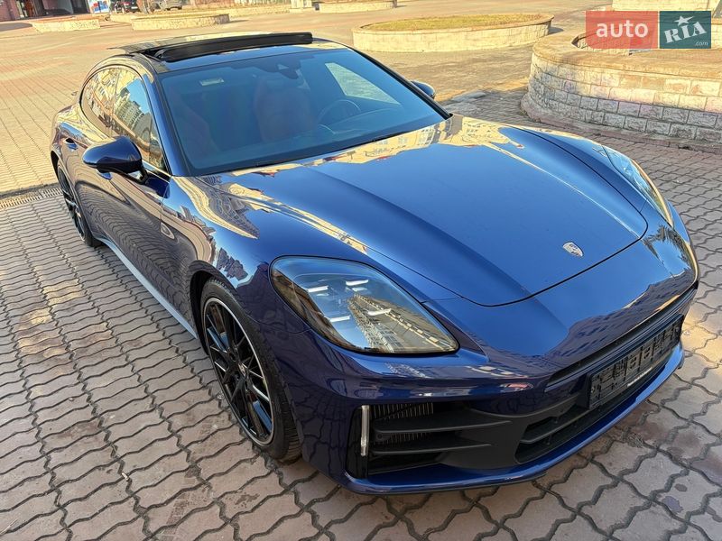 Фастбэк Porsche Panamera 2024 в Киеве