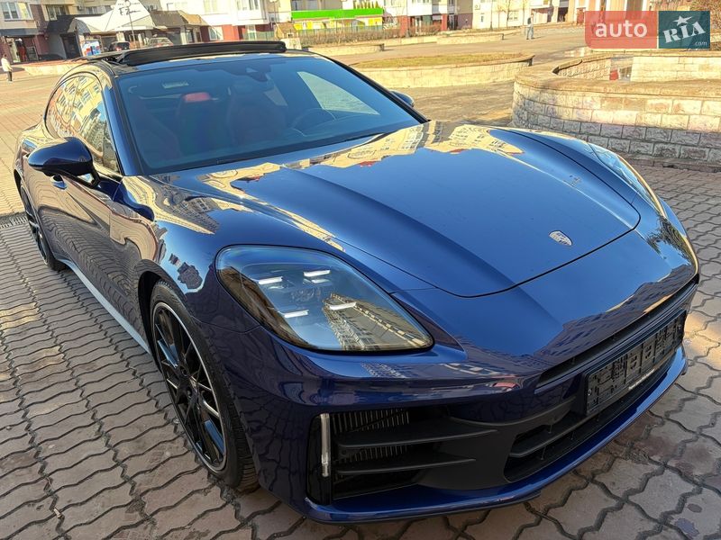 Фастбэк Porsche Panamera 2024 в Киеве