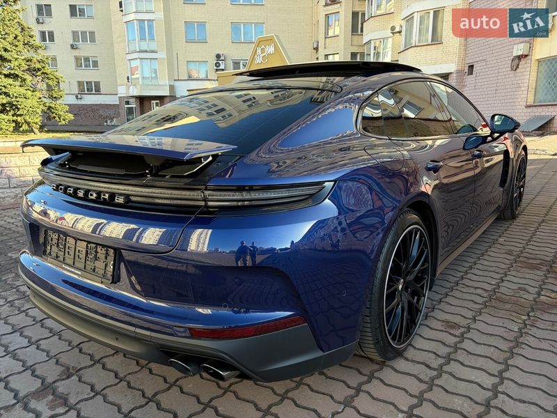 Фастбэк Porsche Panamera 2024 в Киеве