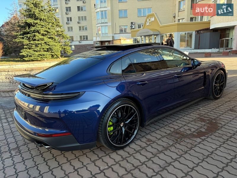 Фастбэк Porsche Panamera 2024 в Киеве