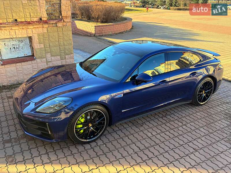 Фастбэк Porsche Panamera 2024 в Киеве
