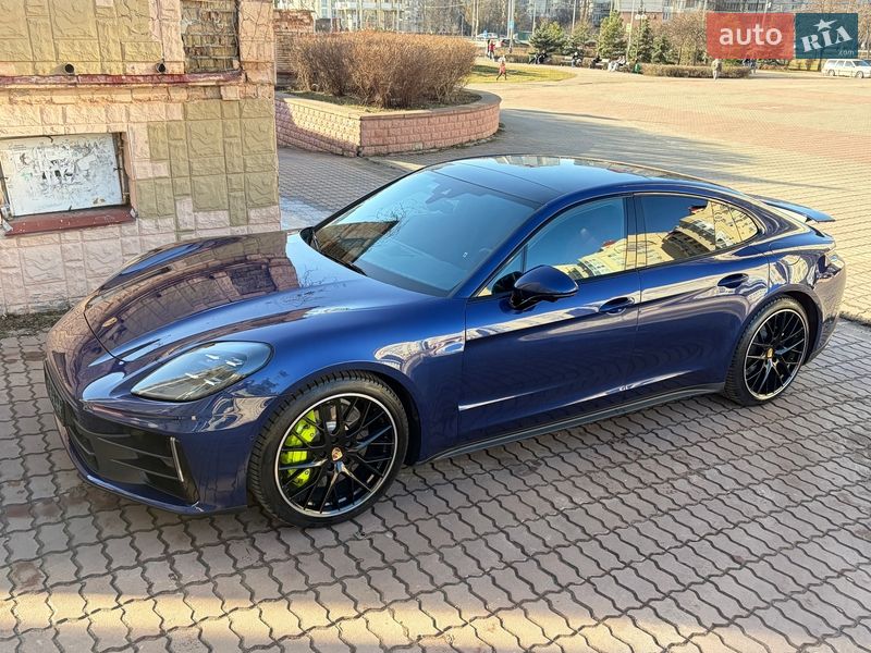 Фастбэк Porsche Panamera 2024 в Киеве