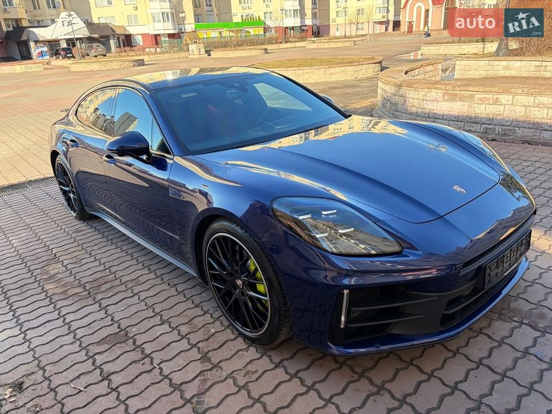 Фастбэк Porsche Panamera 2024 в Киеве