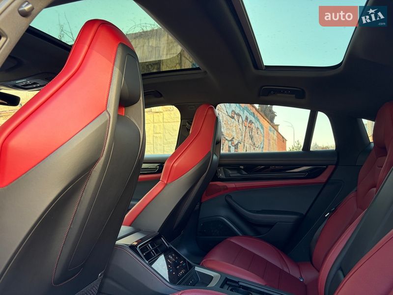 Фастбэк Porsche Panamera 2024 в Киеве