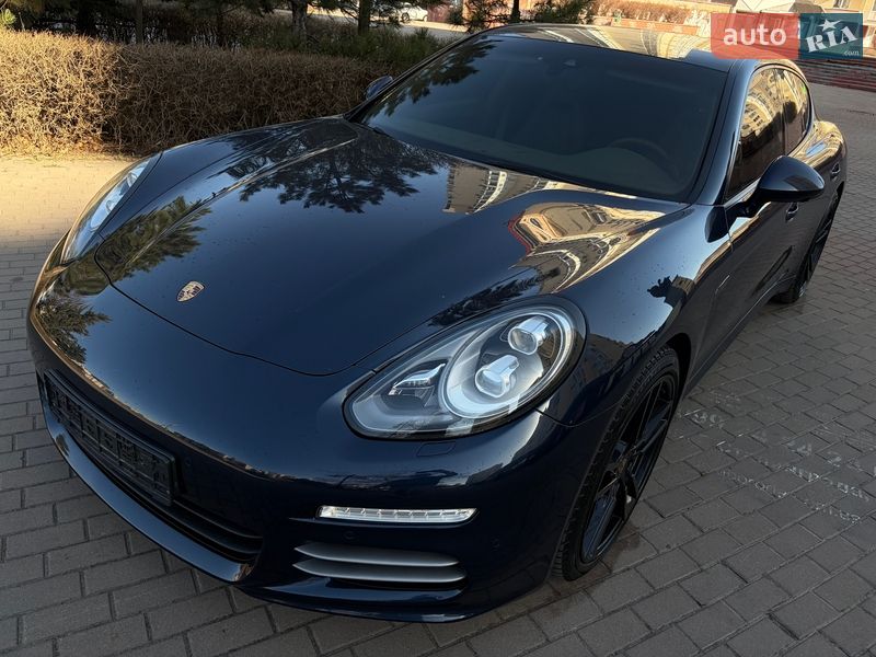 Фастбэк Porsche Panamera 2013 в Киеве